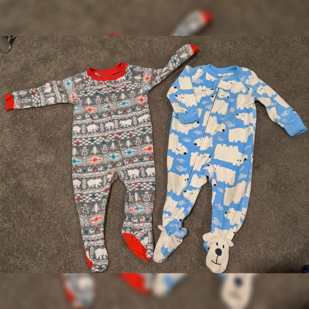 Winter pajama bundle size 6-9m footies